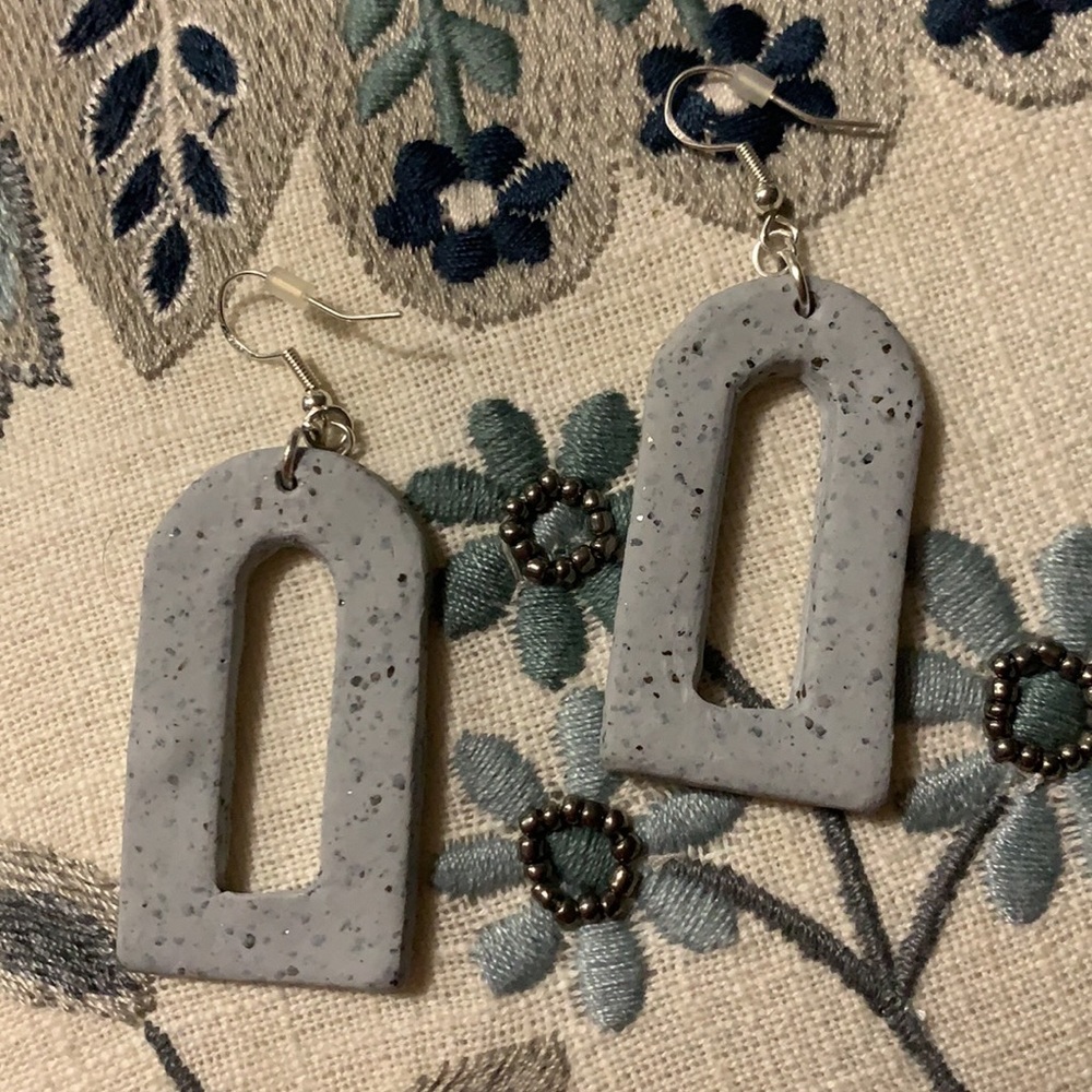 Earrings - Picture 6 of 8